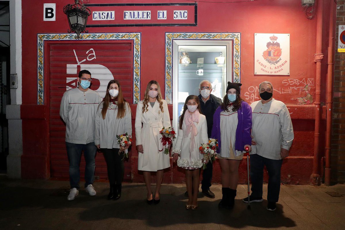 JCF_Valencia's tweet image. 🎄💫 Els carrers dels barris i els pobles de #València s'il·luminen amb l’arribada del #NadalVLC. ✨ No hem volgut faltar a la cita de la @RealFalla, que ha estrenat hui la seua il·luminació nadalenca. 💡🙌 #Falles21