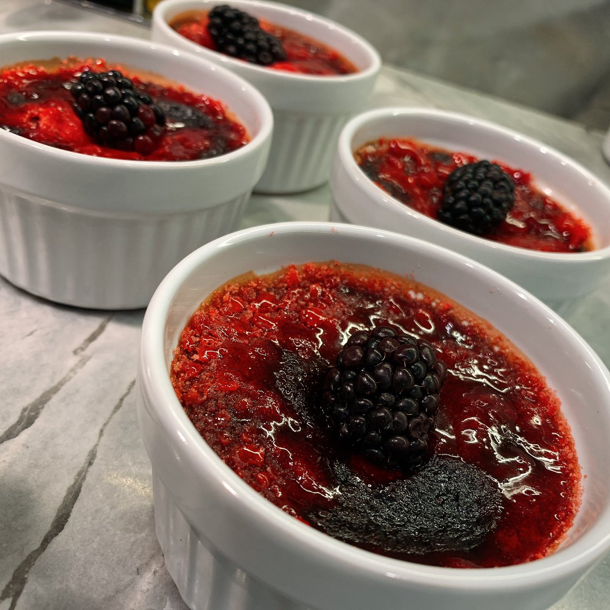 ChefChiantiQC's tweet photo. Red Velvet Creme Brรปlรฉe ๐คจ๐ค #ChefUp https://t.co/VmH8KB32zl