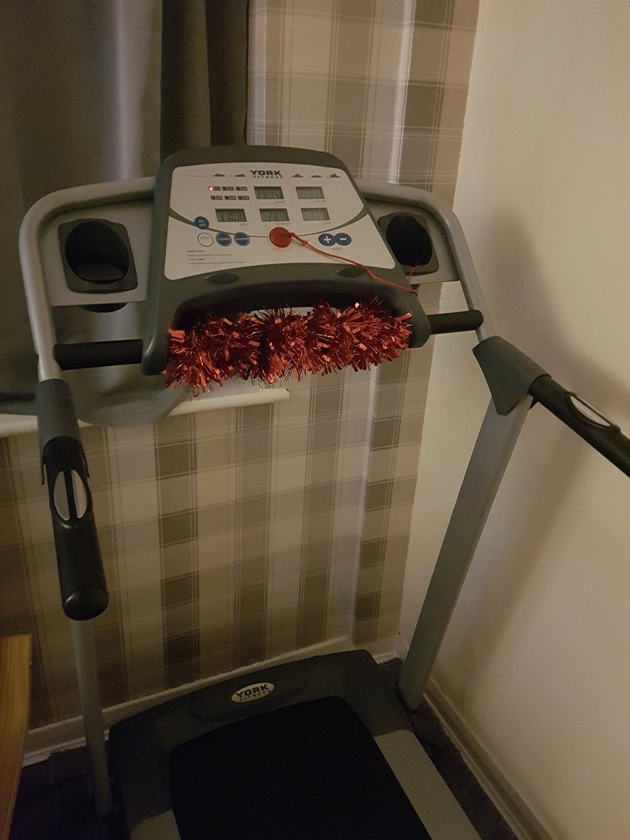 ktp_kate's tweet photo. A #treadmillplod tonight after 2 #restdays 😍
3 miles ✔ done #saferinside 😍
#ThisisMe ❤
#ChristmasIsComing https://t.co/1lzPmdkVnK