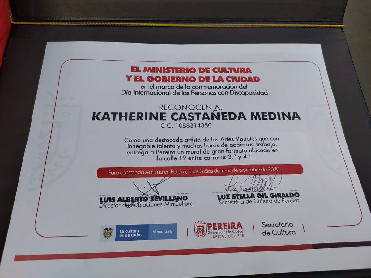 mincultura's tweet photo. “En un mundo donde hay mucha comunicación oral, como artista busco abrir muchas puertas a través del arte y con mi visión, poder transformar la realidad para cumplir mis objetivos”, @katpintora, artista sorda y licenciada en artes visuales. #AEstaHora #SeConmemora. https://t.co/SwrUOzlEVD