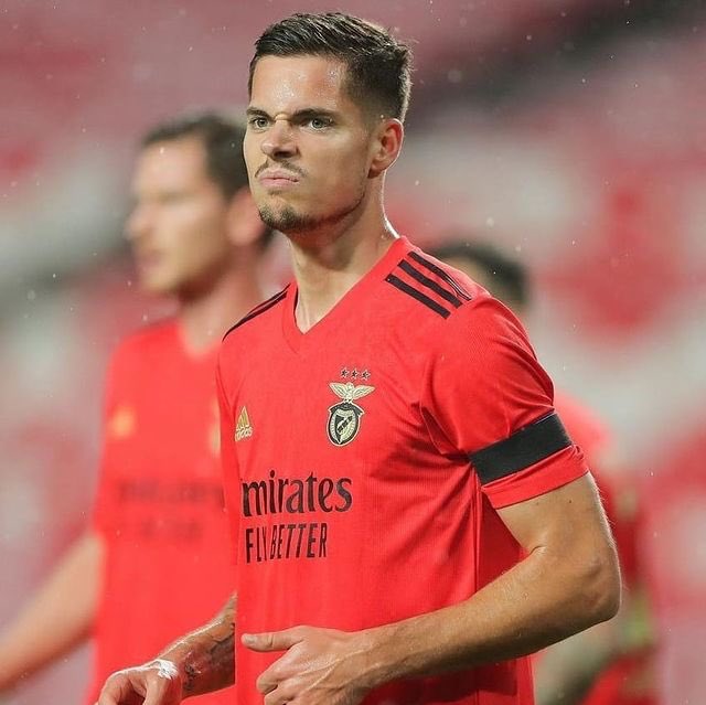 Julian Weigl pode retornar à Bundesliga.
Segundo a 'Sky Germany', o Hertha Berlin está interessado em garantir a contratação do meio campista de 25 anos. https://t.co/pJm3ncq9XC