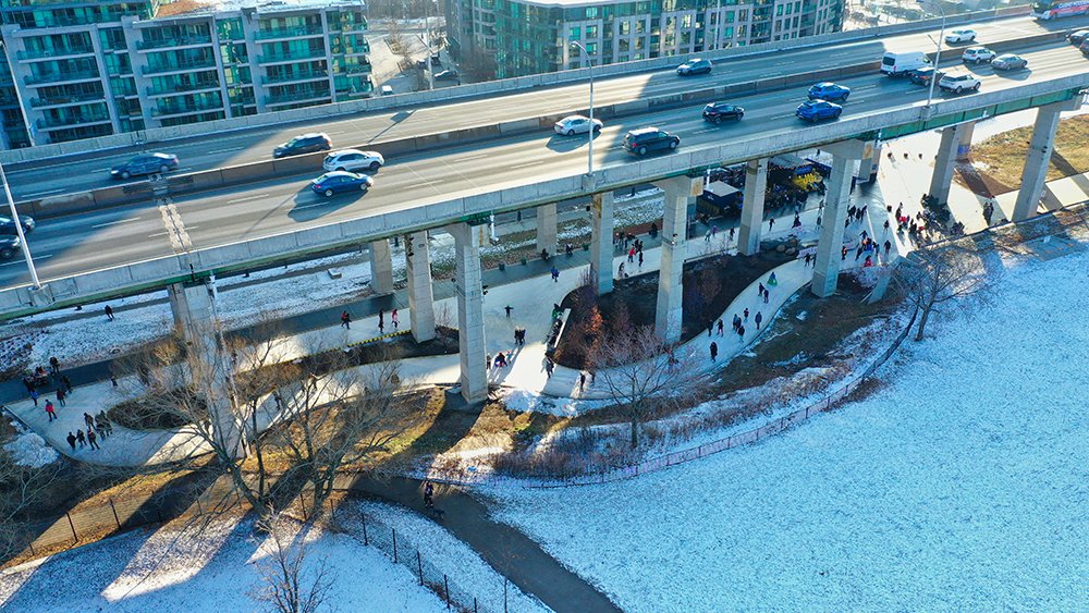 ⛸️⛸️⛸️The Bentway will open for skating on Dec 18, but before you show up, make sure you have booked a time slot! Bookings start on Dec 12 (these will fill up fast). 
shedoesthecity.com/the-bentway-sk…