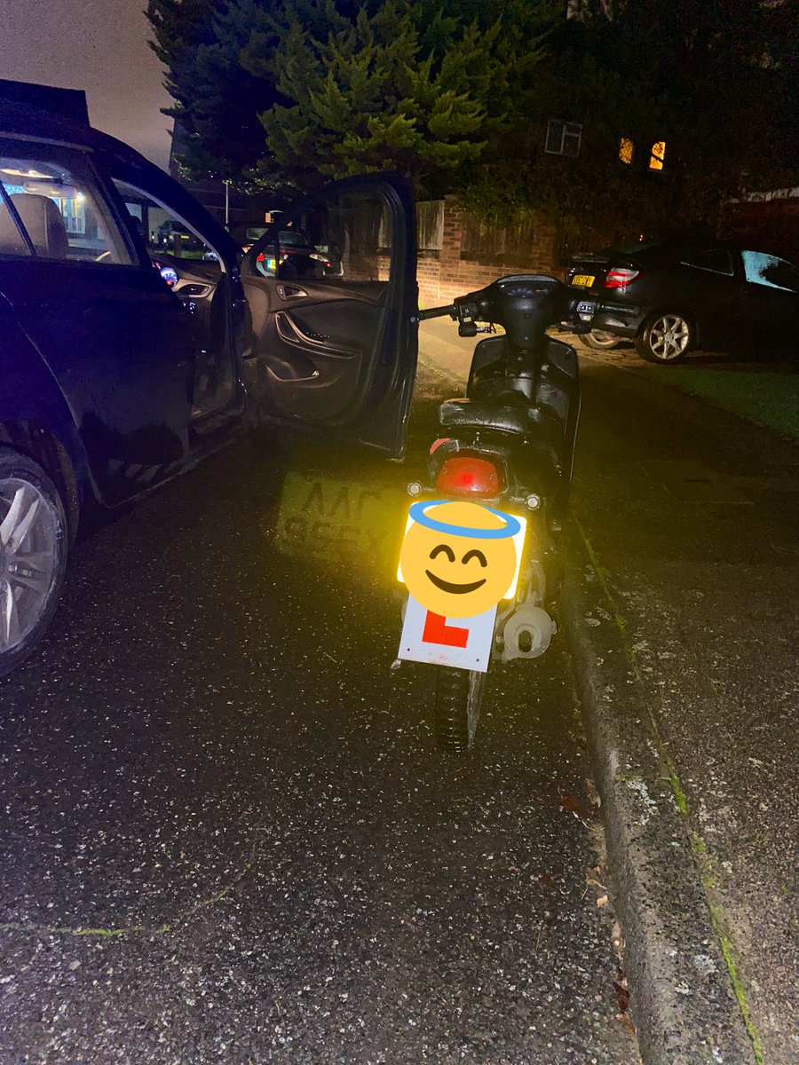 KentPolice7oaks's tweet image. #CPT saw this moped being driven #Erratically in #Swanley, checks showed #NoInsurance, bike has been #Seized and driver #Reported for the offence ^TS