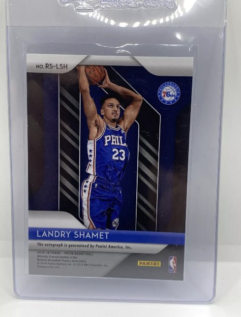 zacvoynow's tweet photo. 🚨GIVEAWAY🚨

2018-19 Panini Prizm Landry Shamet Rookie Autograph 

To Enter:
1. Follow me 
2. Retweet this 
3. Tag 3 friends 

Winner will be announced tomorrow at midnight. 1 winner between Twitter and instagram. 

Go to voynowcards on insta for a second entry! https://t.co/qIa5HzLkHB