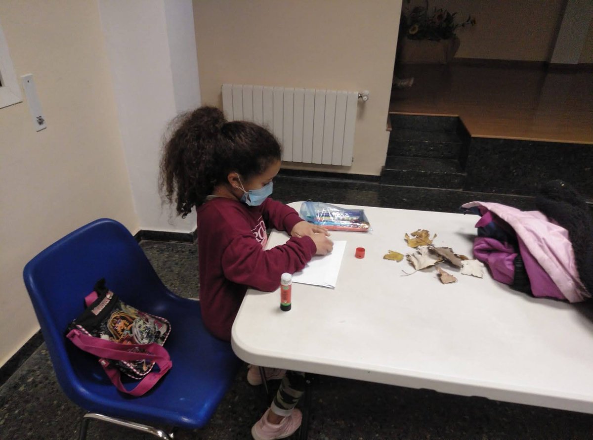 𝗖𝗧𝗟 𝗦𝗜𝗡 𝗠𝗨𝗚𝗔𝗦
Nos sumamos a la campaña de #mañoscrapperas   "𝐓𝐚𝐫𝐣𝐞𝐭𝐚𝐬 𝐒𝐨𝐥𝐢𝐝𝐚𝐫𝐢𝐚𝐬 𝐩𝐚𝐫𝐚 𝐫𝐞𝐬𝐢𝐝𝐞𝐧𝐜𝐢𝐚𝐬" queremos hacer llegar la magia de la Navidad a nuestros mayores.
#unyayounapostal
#CuidaLaVidaPonleCorazón