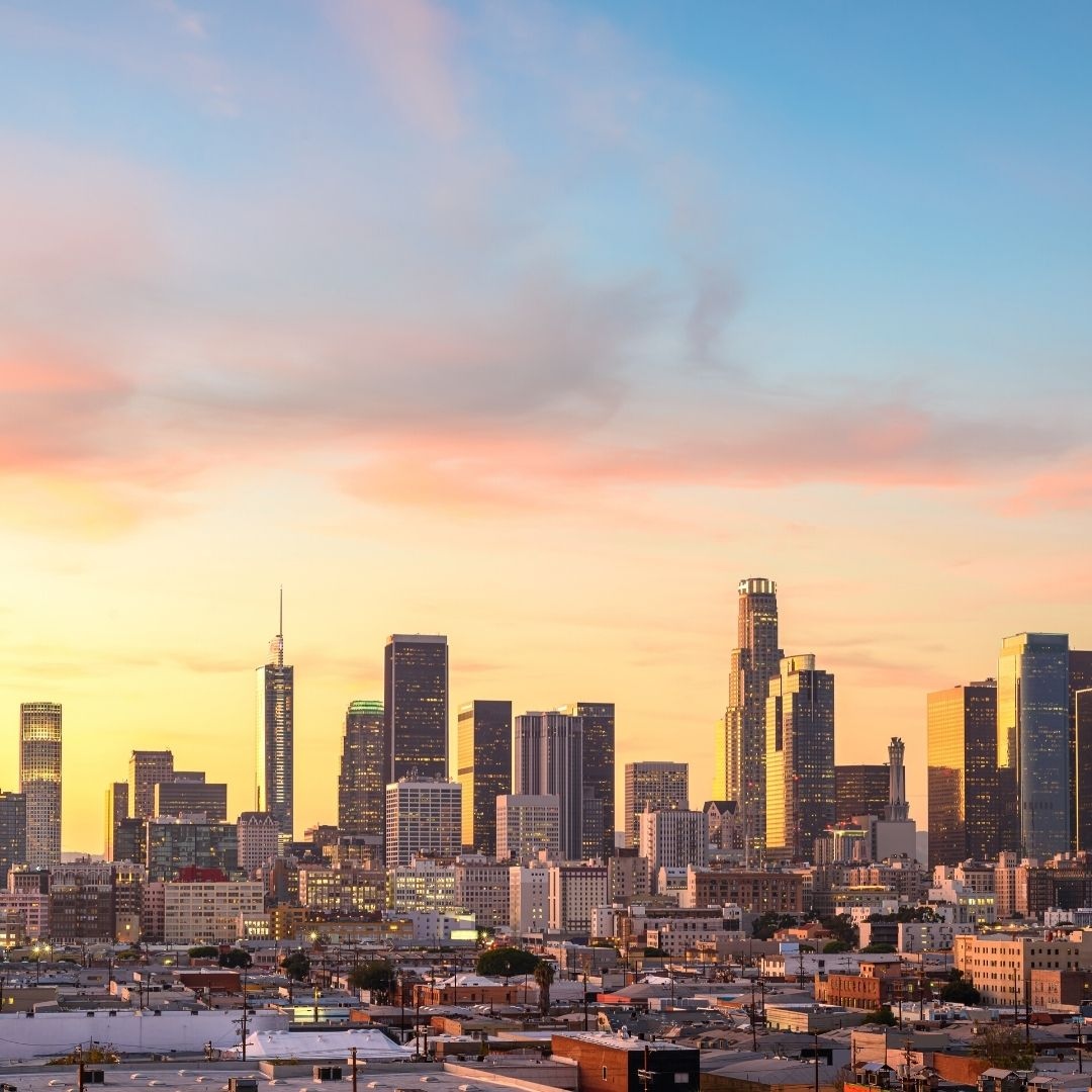 SimplyBrandedLA's tweet photo. Commercial real estate businesses... are you investing in your digital marketing? 👨‍🏫 
 
To read more visit our Instagram on the link below! 🧐

https://t.co/ROU68WtPLZ

Stay tuned for more content tomorrow at 9 a.m ✍️ https://t.co/fWyLPts6LV