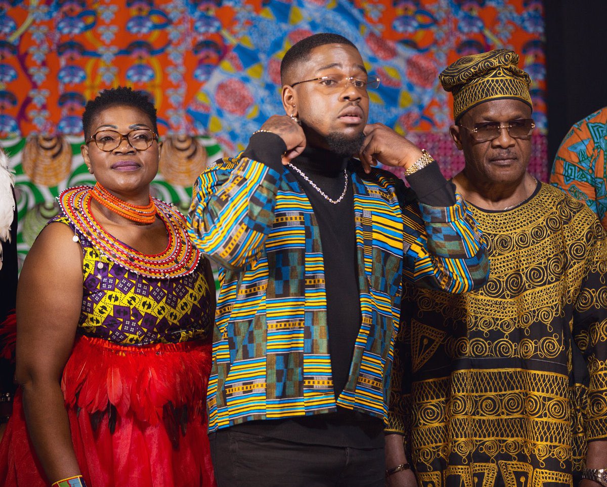 Au printemps 2019, Tayc rend hommage à ses origines camerounaises en s’associant au saxophoniste Manu Dibango pour la sortie du titre "Ewondo ou Bami". 1 an plus tard, au printemps 2020, Tayc annonce l’arrivée de son 1er album intitulé "Fleur Froide"