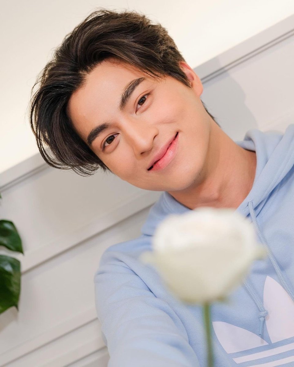 Juliet55972537's tweet photo. 第一次一起过的生，很开心，希望你能一直快乐
#happyKANAWUTday https://t.co/EliOmcCTpT