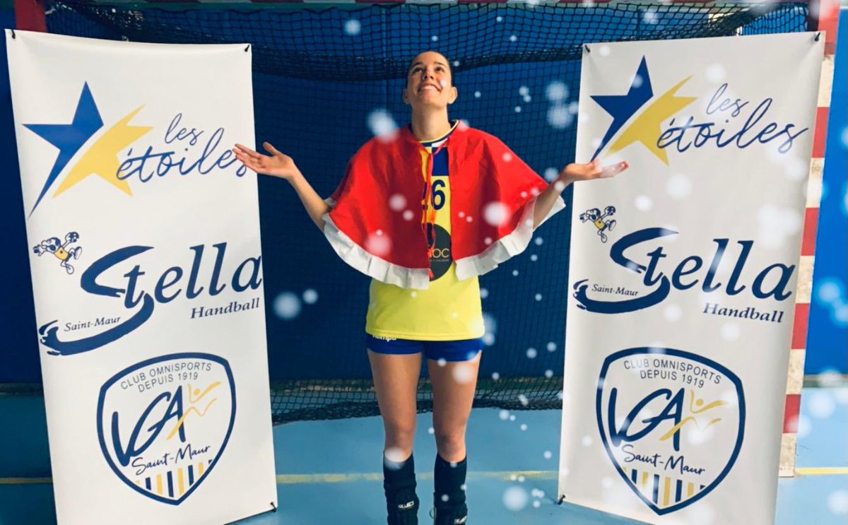 STELLA_HANDBALL's tweet photo. 🤶 DECEMBER
🎄 JOUR 3
Noël arrive à grand pas 😻 quant à la neige on peut toujours l’attendre sauf pour @eugenia qui est déjà dedans 😅
_
#lesetoiles #Boumboumpizza #Ipsumconseil, #pomelosmbc #voscavistesbarbus, #aubureaubonneuil #vgasaintmaur, #villedeSaintMaurdesFossés https://t.co/ZwgkcJeDYv