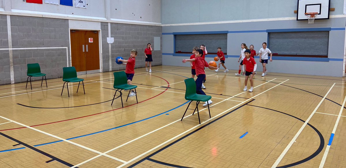 YMS_Sport's tweet photo. Year 4 Dodgeball house competition. Well done to the winning house. Some amazing dodge, duck & diving. #yateleymanor #dodgeball #WDBF https://t.co/T6CkneuBGY