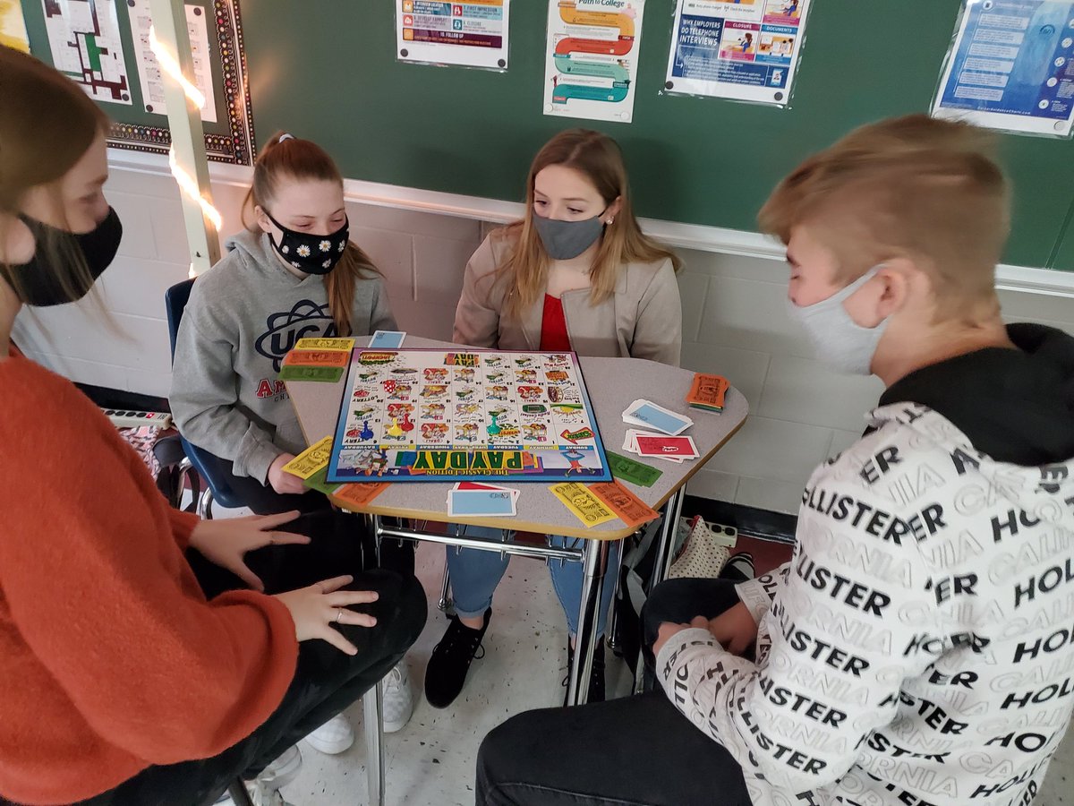 MrsSimpsonT's tweet photo. Practicing our budgeting skills with Pay Day. #RedBud132 #RedBudHS #ConsumerEd https://t.co/lyLhyXu382