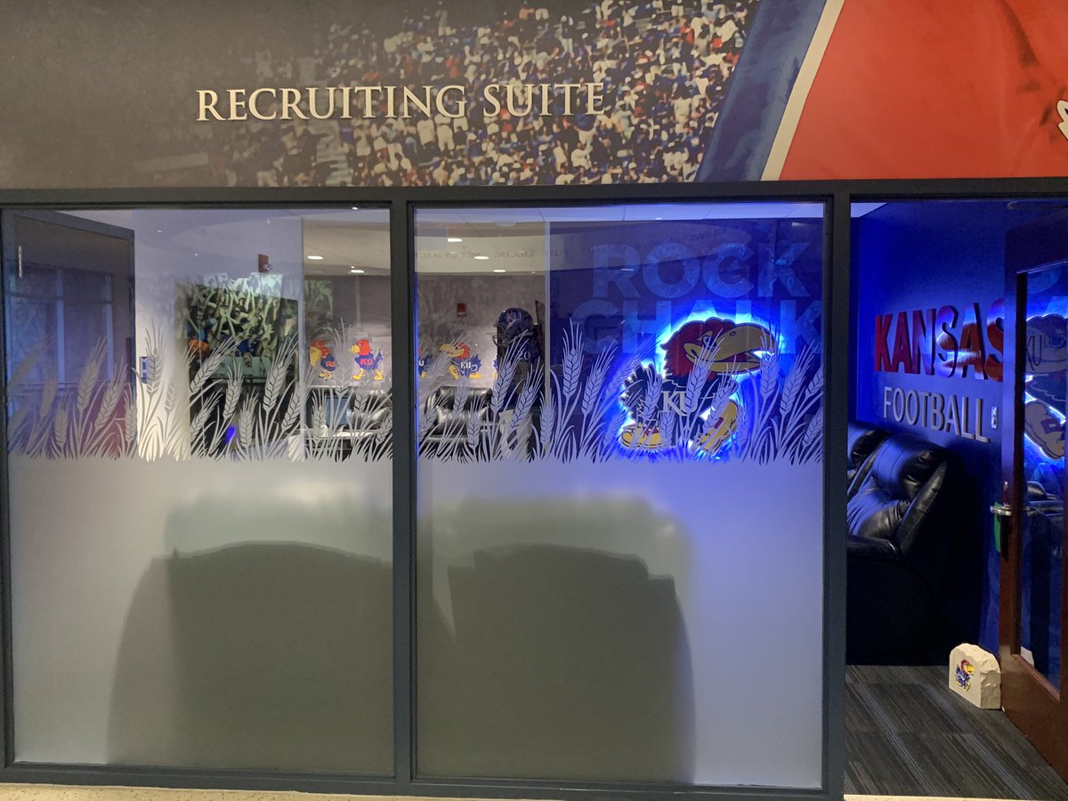 CoachEmmett's tweet photo. Huge shoutout to our Recruiting Dept.!  Our virtual in home visits are the real deal... I salute all of you for creating and implementing the idea!!! #SetTrends #Run21 🔵🔴 https://t.co/EY0kLq8A22