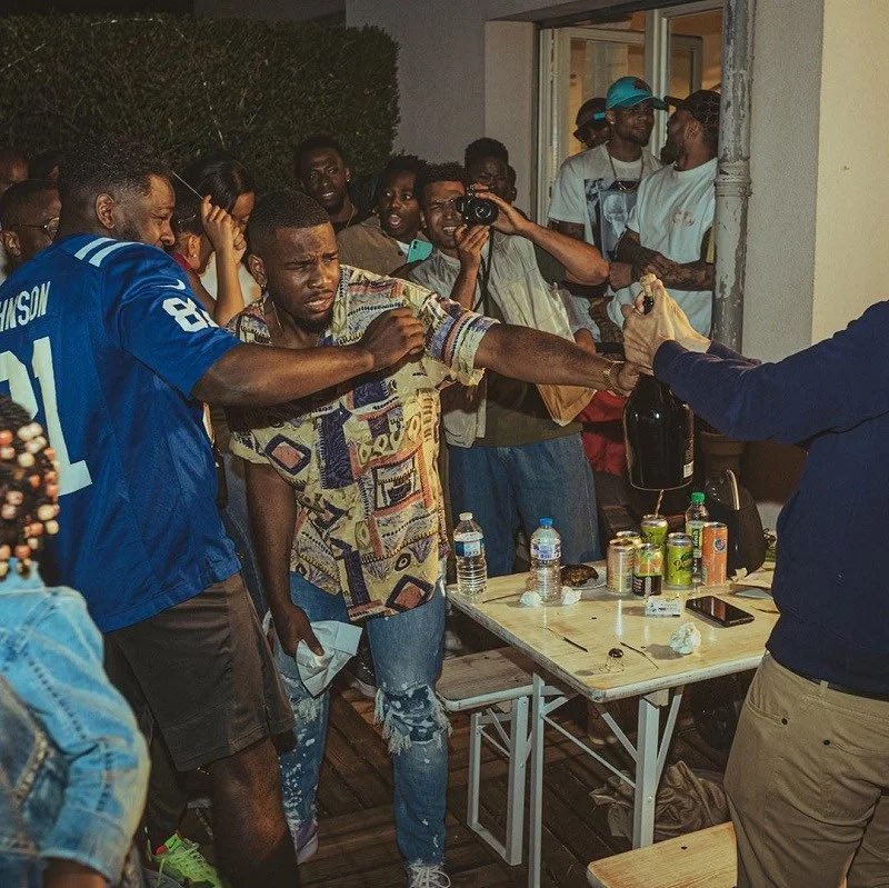 Tayc a fêté son premier disque d’or en Juillet 2020 avec son album NYXIA tome III. NYXIA tome III, qui compte des collaborations avec des artistes tels que Dadju et Lefa, s’est vendu à plus de 50K exemplaires. Il a célébré son premier disques d’or avec sa famille et ses proches.