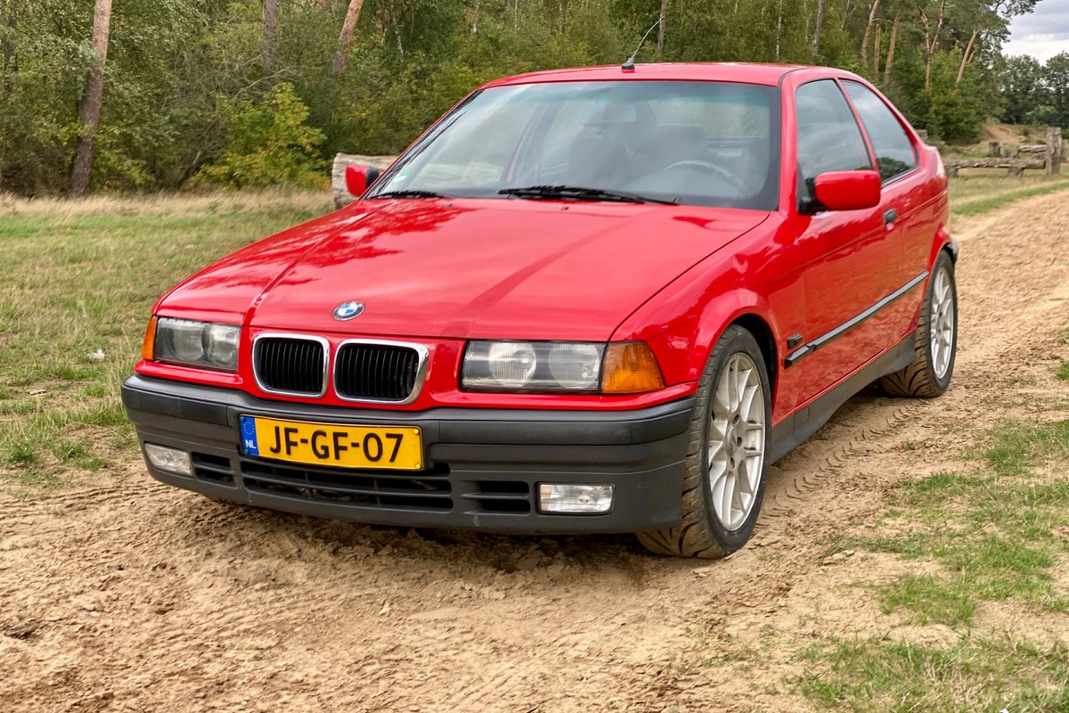 TopGearNL's tweet photo. Kooptip: BMW 3-serie Compact met V12: https://t.co/vgBKfRHVlk
🚗: #bmw #bmwcompact #bmw3serie #v12 https://t.co/JMoRrj3qkw