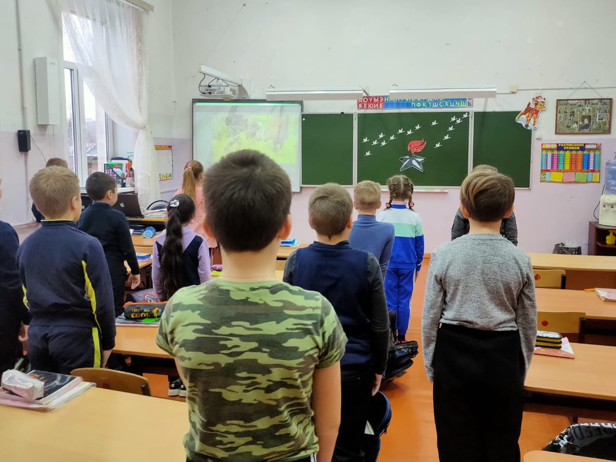school3_bgr's tweet photo. @GlavaBogorod Всероссийский урок «Имя твое неизвестно, подвиг твой бессмертен» в рамках Года памяти и славы 2020 #деньнеизвестногосолдата #годпамятииславы #подвигбессмертен #год2020. https://t.co/UcE1oVR1Fi