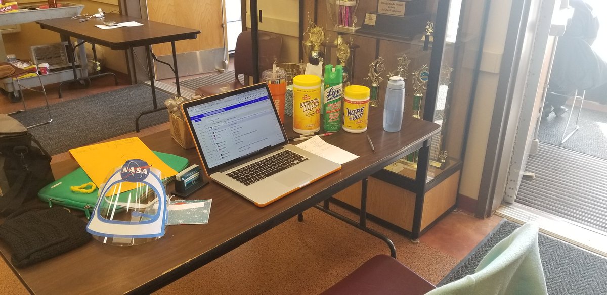 All set up <a href="/PAES231/">parkaveschool</a> to assist parents with tech needs. #SocialDistancing #6feetapart <a href="/Principal_MH/">Park Avenue School, Orange, NJ</a> <a href="/ops_district/">Orange Public Schools</a> <a href="/Gerald_Fitzhugh/">Gerald Fitzhugh II, Ed.D. 👌🏾♦️👌🏾♦️KAY</a> <a href="/UrbanEducator81/">April Stokes</a>