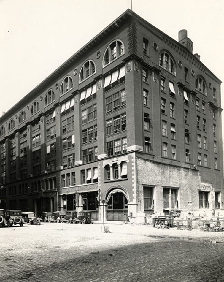If you want to learn more about Lakeside Press, this  @UChicagoLibrary archive is a treasure trove. The press's building in Printer's Row (and its plant across from McCormick Place) are two of my favorite buildings in Chicago.  https://www.lib.uchicago.edu/collex/exhibits/expma/