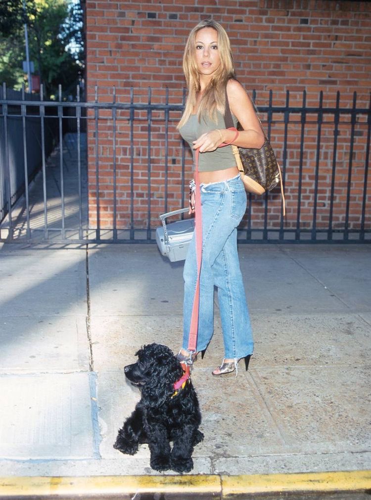 ariana grande and mariah carey as each other. a thread: