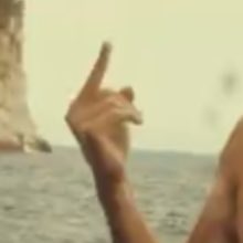 louslilshit's tweet photo. I THOUGHT HARRY WAS POINTING AT FIRST BUT NO, THOSE ARE HIS MIDDLE FINGERS, HE’S FLIPPING US OFF- https://t.co/o8ZXFRl0qj