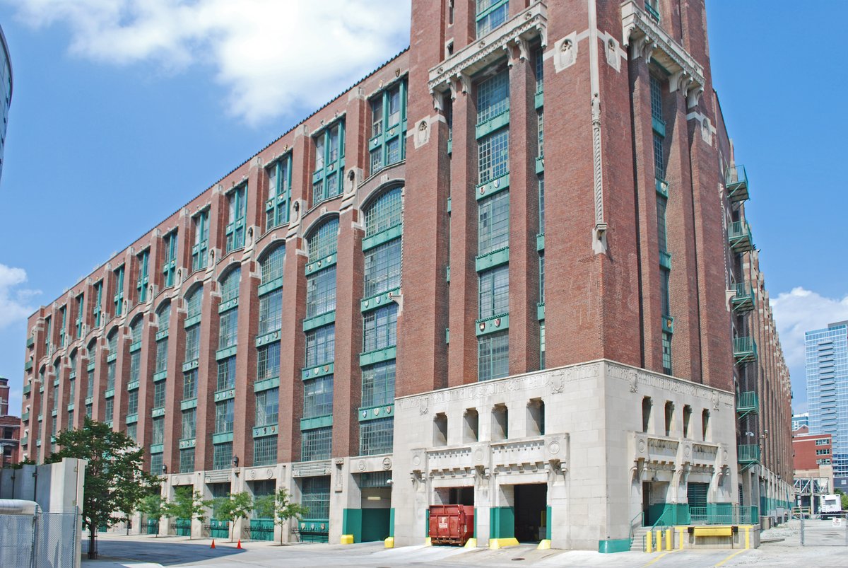 If you want to learn more about Lakeside Press, this  @UChicagoLibrary archive is a treasure trove. The press's building in Printer's Row (and its plant across from McCormick Place) are two of my favorite buildings in Chicago.  https://www.lib.uchicago.edu/collex/exhibits/expma/