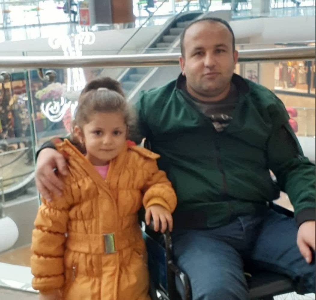 <a href="/ahbapplatformu/">Ahbap Platformu</a> İhsan babat evli bir çocuk babası, omurga felçlisi Akülü sandalye ihtiyacı var. 6 bin TL karşılığında ihsan abi akülü sandalye sahibi olabilir @Ahbap_Van