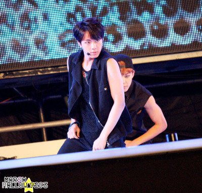 seokjin photos taken by armys on stage — a breathtaking thread.