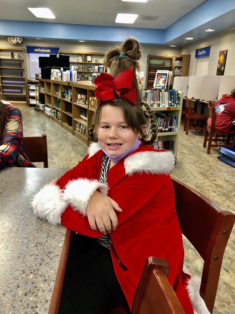 alisonlee64's tweet photo. Look at this cute Christmas character, Cindy Loo Hoo! https://t.co/Gr1akLWmU4