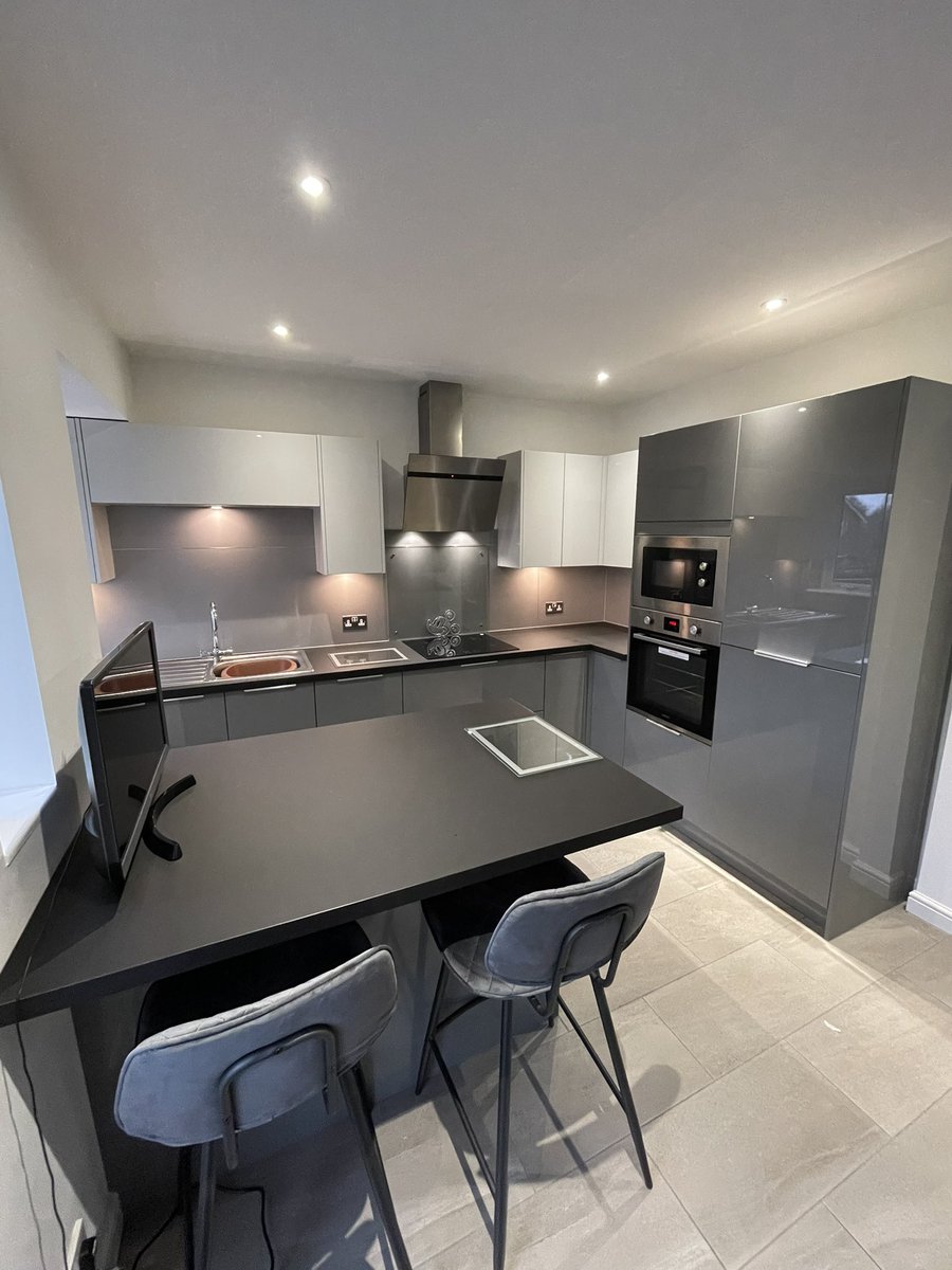 JwaBuilding's tweet image. Stunning Howdens kitchen complete 😍 full refurb on this one and we couldn’t be happier with the outcome, massive thanks to @gwoodhouseltd @majestic_tiling and @connectprotectuk for their quality work as always. #howdens #nottinghamjoiner #kitchen #kitchendesign #interiordesign