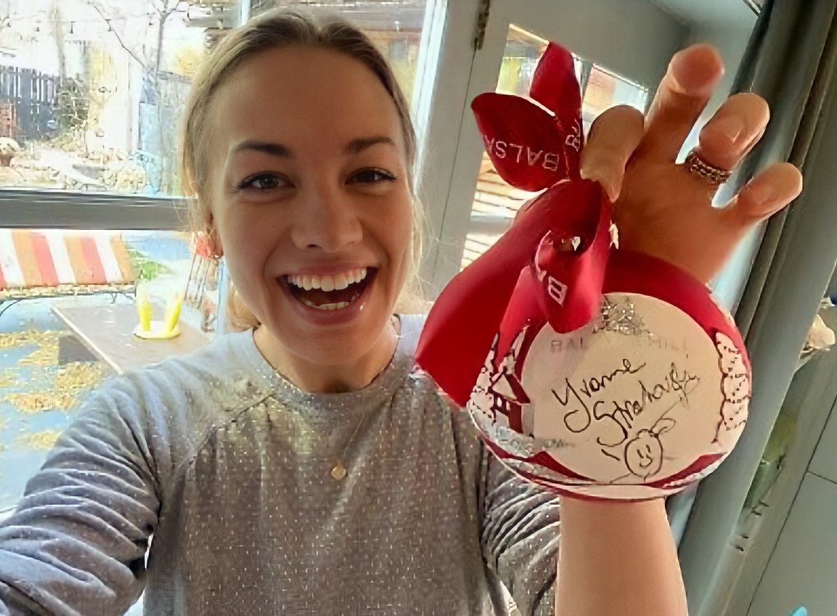 FansYStrahovski's tweet photo. Ladies and gentlemen :
THE KING AND THE QUEEN π https://t.co/pNsY1m8WKs