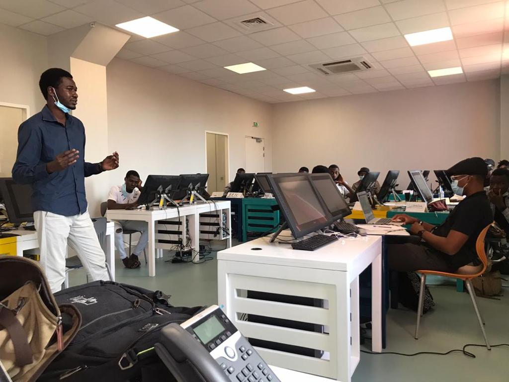 helloyux's tweet photo. This week, YUX traveled to Cotonou to conduct training and iconathon workshops for students at @AfricaDesignSch. They first received a 3-day training in UX qualitative research.
#UXResearch #Research #Iconathon #UX #HumanCenteredDesign #Training #Africa #UserResearch https://t.co/Ax3ZzMZp8w