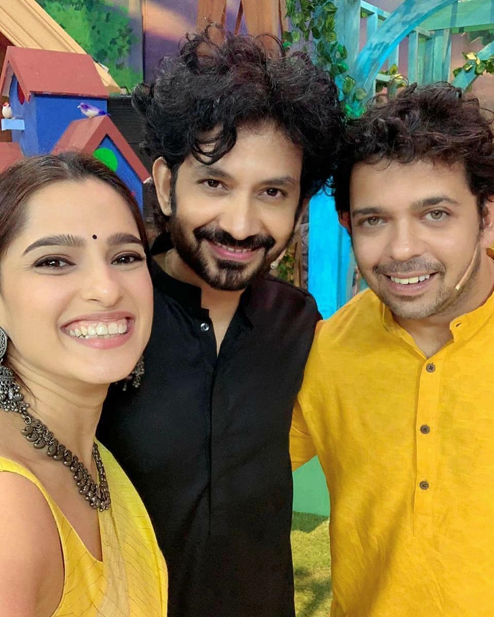 MarathiStars's tweet photo. उमेश, प्रिया आणि अद्वैतचा झक्कास सेल्फी ❤️
.
.
.
@priyabapat @umesh.kamat @adwaitdadarkarofficial 
#priyabapat #umeshkamat #Adwaitdadarkar #marathistars #marathiactress #saundary #marathisundari #marathimulgi #maharashtra #marathiactor #marathiabhinetri #marathicelebrity  #repost https://t.co/pfVaxD4Iru