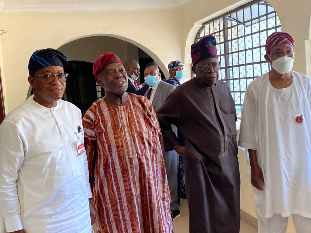 officialABAT's tweet image. Osun State Gov. Adegboyega Oyetola, former Interim Chairman of the APC, Chief Bisi Akande, APC Nat. Leader, Asiwaju Bola Tinubu, and Min. of Interior &amp;amp; former governor of Osun State, Ogbeni Rauf Aregbesola, after a political meeting at Akande’s  Ila-Orangun residence on Thursday