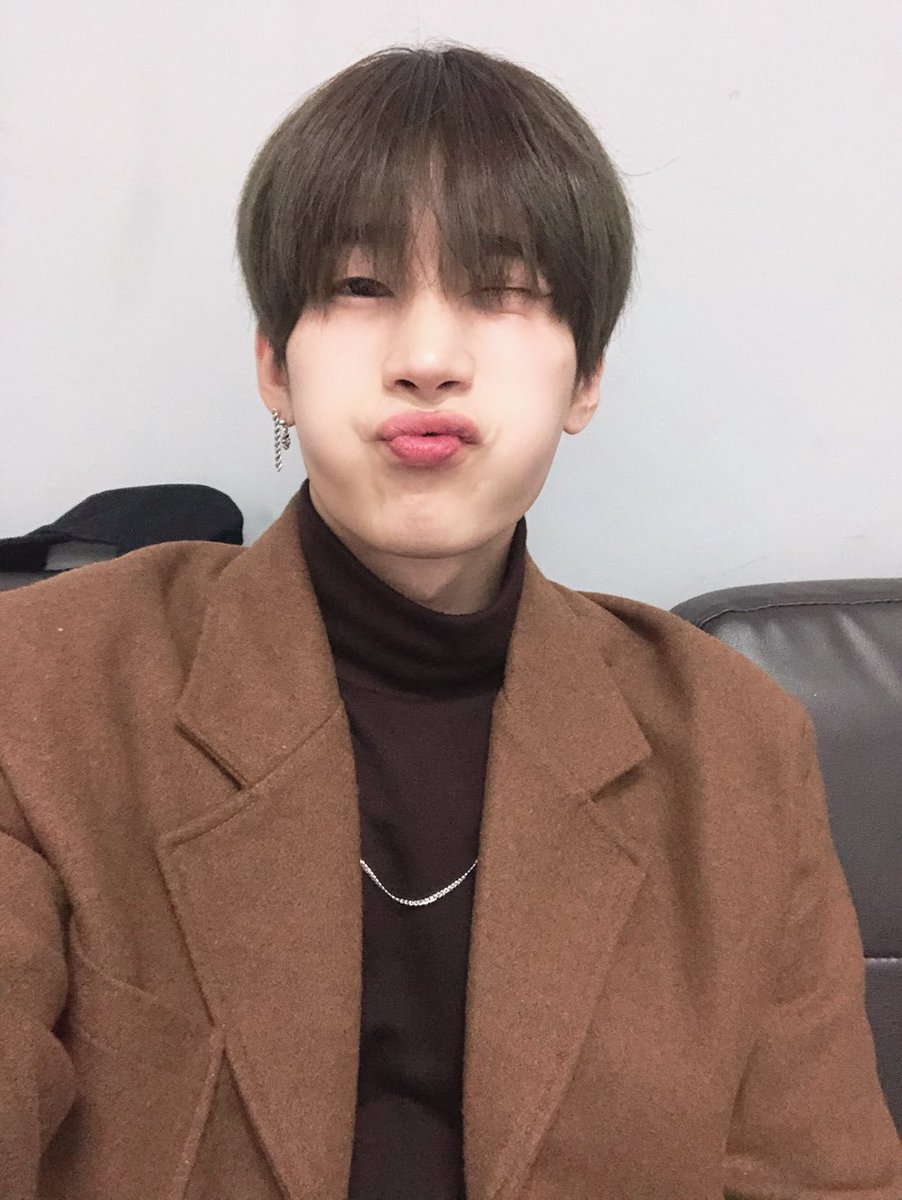 승우 아직 이 코트 있으려나
코트입을 날씬 아니지만...
그래도 입은거 보고시픔 ㅠ