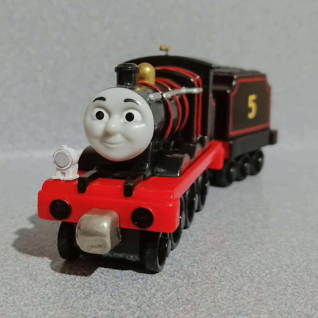 WendayTheMashedPotato01 (Commissions Open!) on X: James the Splendid Red  Engine, this time wearing some fabulous makeup #thomasthetankengine  #thomasandfriends #railwayseries  / X