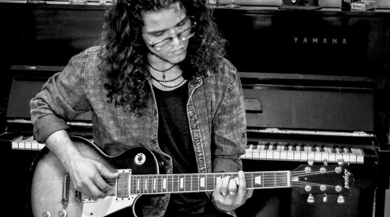 .<a href="/wilmerfranco02/">Wilmer Franco</a> reaparece con su sencillo #Slave un tema que habla de cómo podemos llegar a enamorarnos de eso que nos hace daño.
araguarock.com/wilmer-franco-…