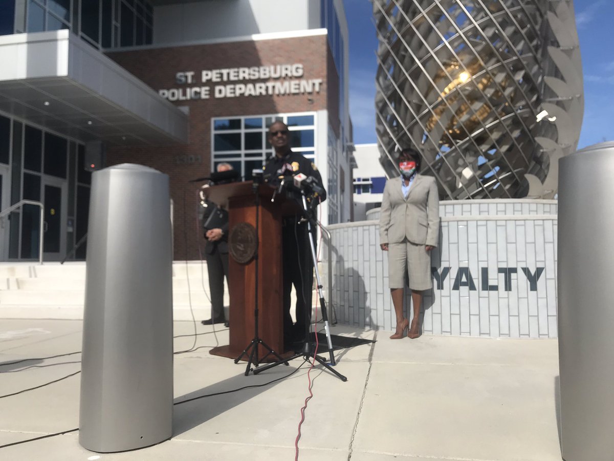 Holloway asks for calm. “Wait for the facts to come out.” Emphasizes the Pinellas use-of-force task force is investigating.