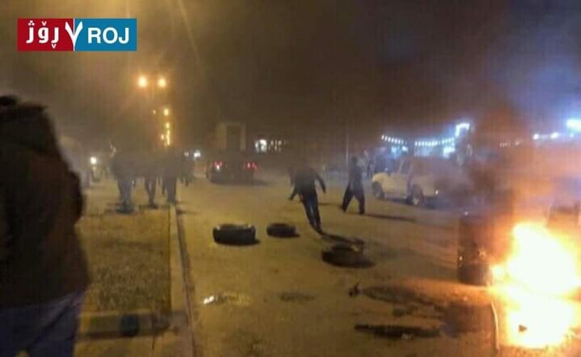 momenzellmii's tweet photo. In photos:
Protesters in #Zarayan district.
- main road of #Sulaimaniyah - #Darbanidixan #live #Kurdistan https://t.co/m1NuhxGRVM