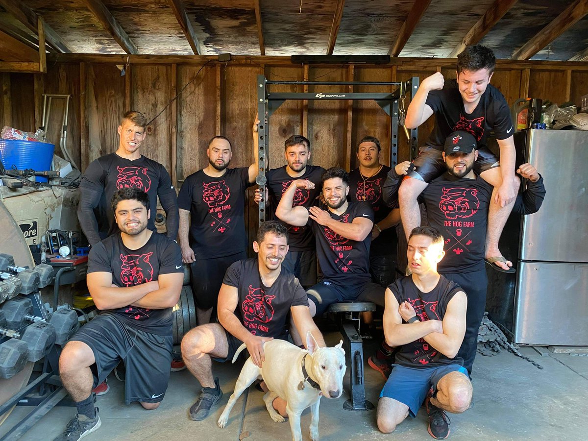 Choviskee1's tweet photo. The Hog Farm Fitness Family. https://t.co/SUwkhQhGI3