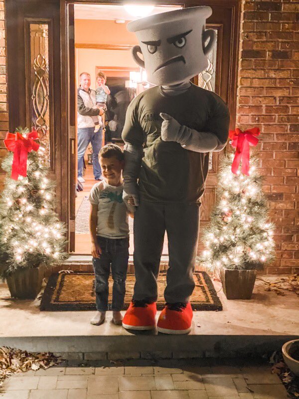 ClayPotter20's tweet photo. I sure had fun last night visiting all of the Gameball Run families!
#GameballRun https://t.co/SQv1vPEfB7