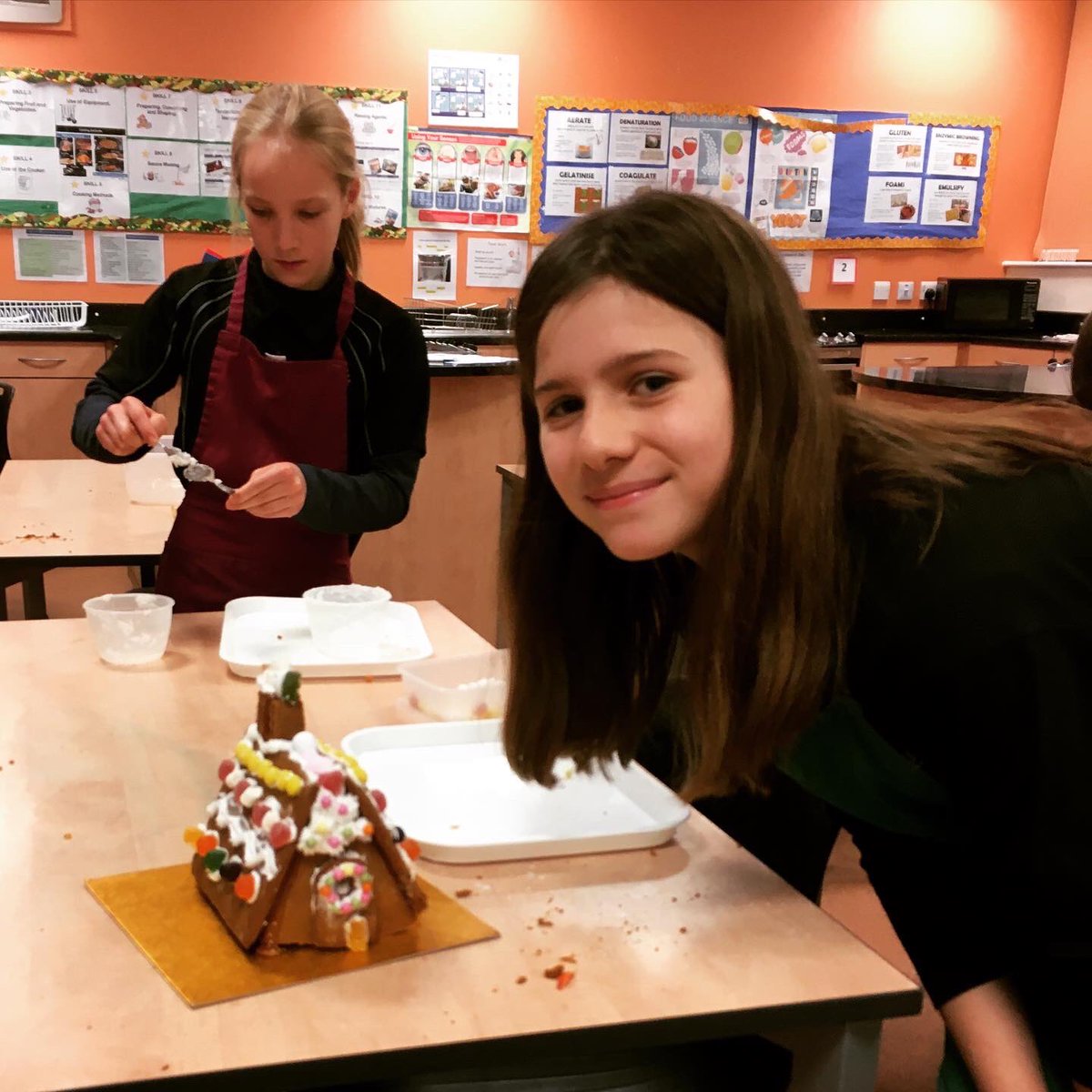 SexeysSchool's tweet photo. It’s beginning to smell a lot like Christmas down in Food Tech... yum! 🎄👏🏻 https://t.co/k7m1qvdqSq