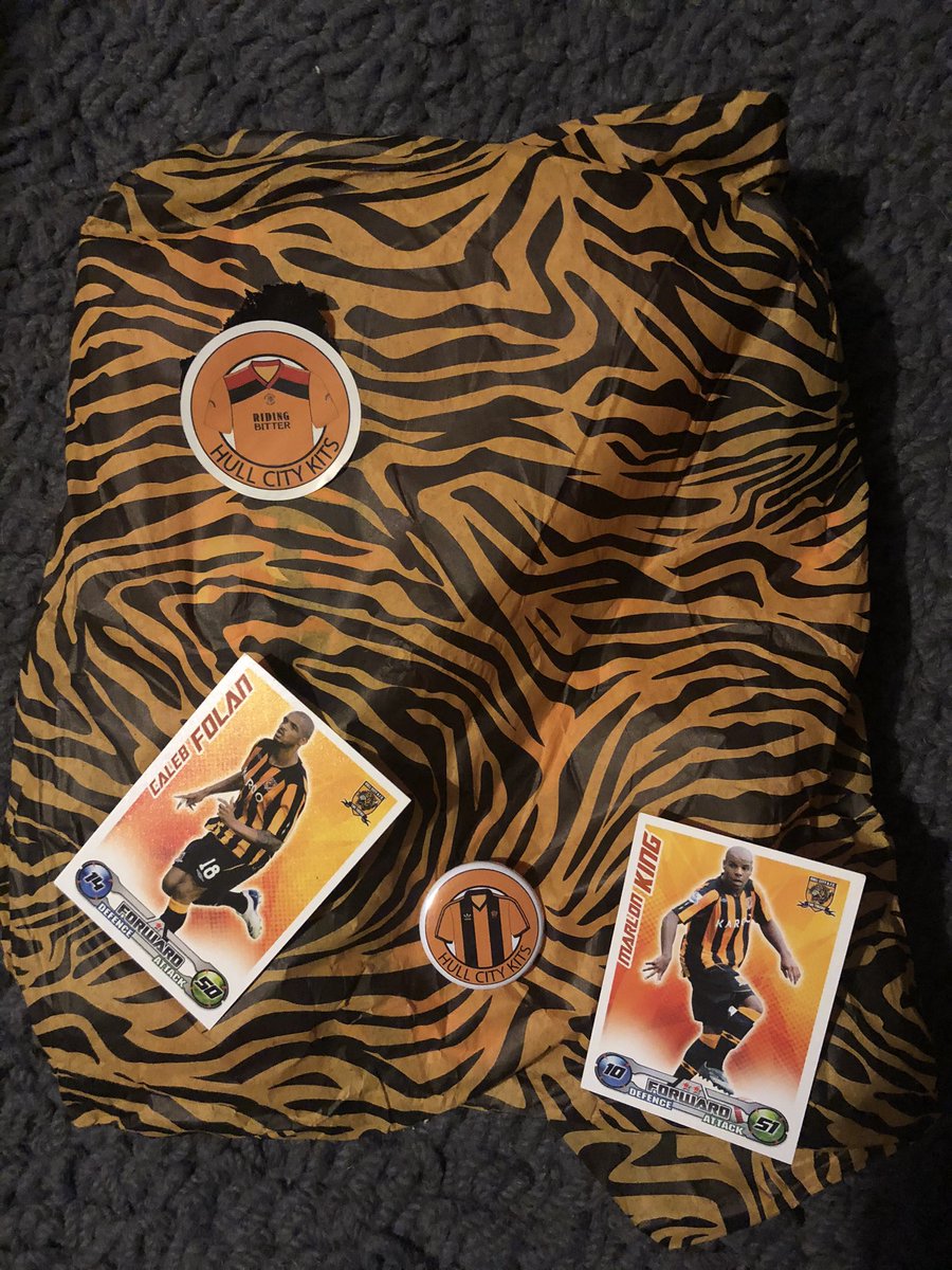 AD050714's tweet photo. This isnโt just ANY Hull City shirt delivery, this is a @HullCityKits Hull City shirt delivery ๐๐ฏโซ๏ธ๐ Going above & beyond, cheers Les ๐ #freegifts #tigerwrap
@BootsLj @ZiggySmith6684 @hull_retro @bobbihadg @JWhittlesElbow @MikeHull84 @HullCityST https://t.co/qxWdeNZ8dm