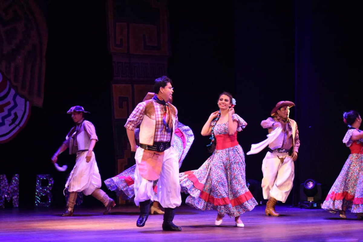 MalamboMLP's tweet photo. Primera noche del espectáculo "El Línea"
Cuadro Chaqueño y fantasía de Malambo 👌😉
Ph. Carolina Viscafe J.
#MalamboLaPaz #SerYNoParecer #Danza #Folklore #Chaco #Malambo #Dance https://t.co/6dyT6ziPMY