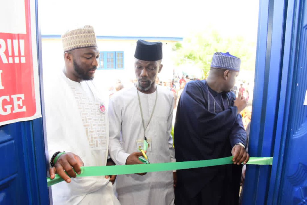 Sohiare's tweet photo. It was a homecoming for me as we commissioned a 65kWp and 5.4kWp Solar projects in 2 hospitals, one each in Okene and Adavi-Eba respectively. We are humbled and grateful for the warm reception and Royal blessings from our Ohinoyi and traditional council members https://t.co/ii9YEUbwVR