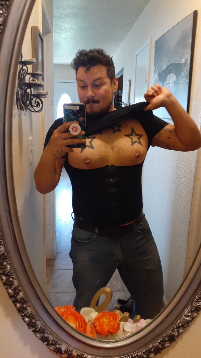 Airbender_7's tweet photo. Forgot i bought this thing. Not for the "slim waist" but cuz how good my chest looks in it. Think i need to dreck it out tho
#manboobs
#pecs
#milk
#BIGGBOY https://t.co/h9GRZnVYzR