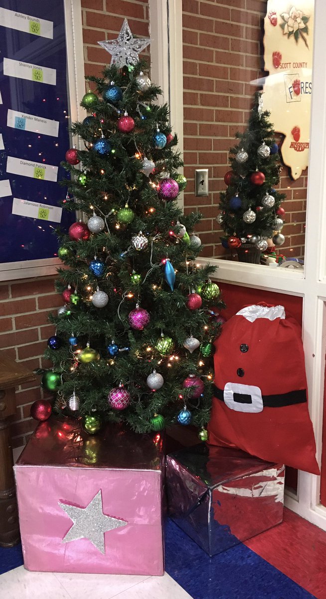 ForestHighMS's tweet photo. It’s beginning to look like a Bearcat Christmas! We can’t wait to welcome all of students back to campus next week. #WeAreForest https://t.co/v1DSoSsuKJ