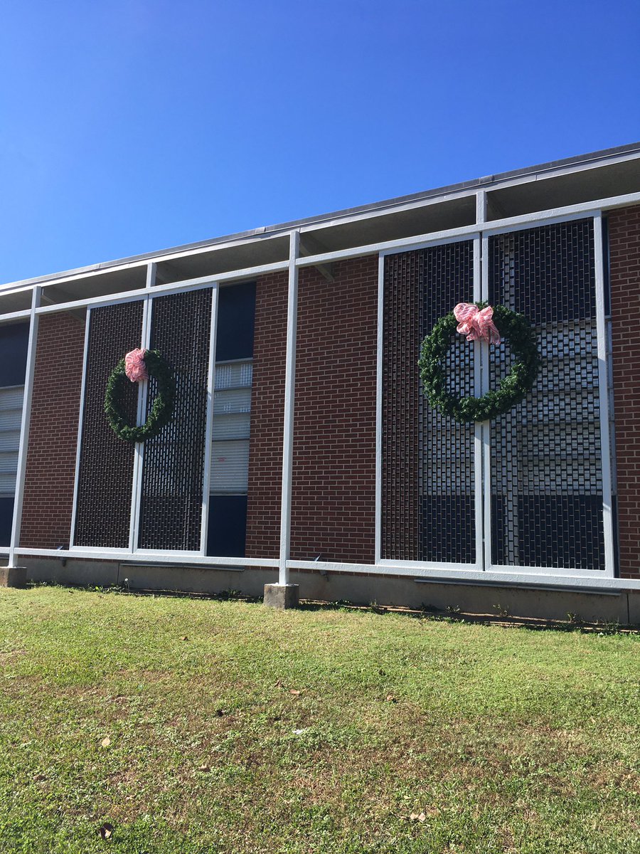 ForestHighMS's tweet photo. It’s beginning to look like a Bearcat Christmas! We can’t wait to welcome all of students back to campus next week. #WeAreForest https://t.co/v1DSoSsuKJ