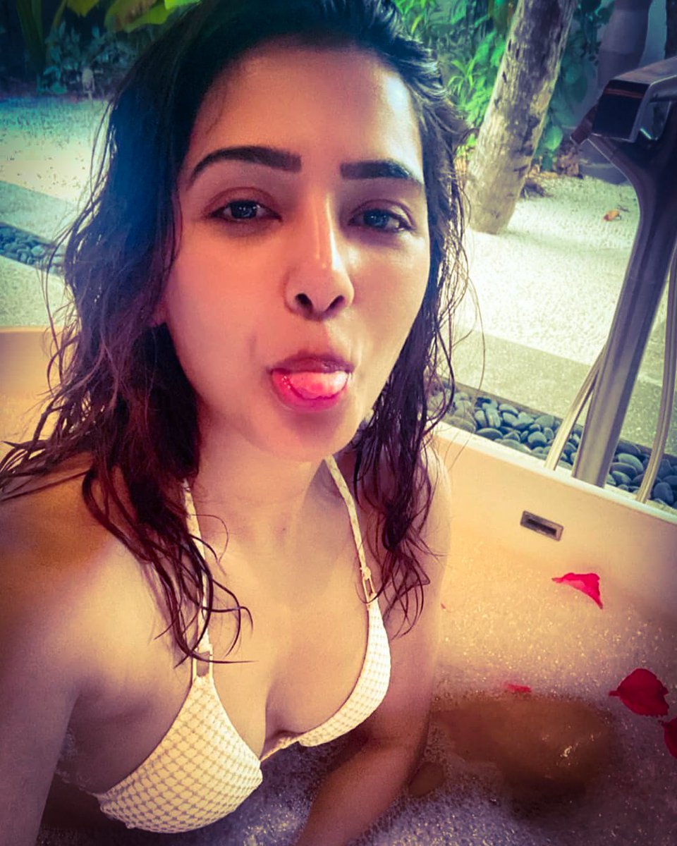 A Special  #Thread on Celebrity Surprises 2020 !!which means Unexpected "Suprises and Cyclones" created by our favourite Celebrities in 2020..So let's call this as  #CelebrityCyclone2020Here's a glimpse...Watch this space for more updates!!