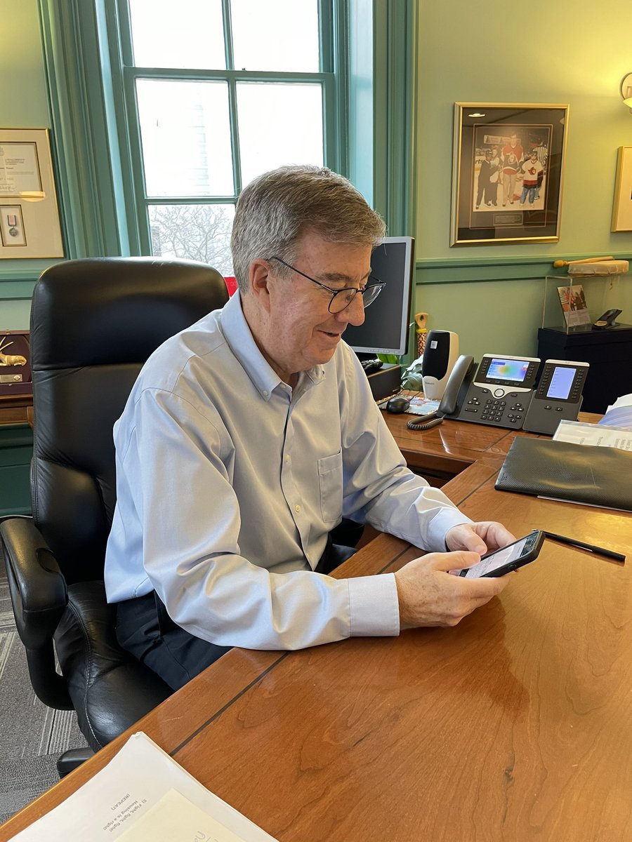 JimWatsonOttawa's tweet photo. Proud to text to Give Hope for @sghottawa as part of #JingleForHope! I just texted “Hope” to 80100 for a $25 donation this Holiday season to support those in our community who are experiencing homelessness. Don’t miss the live stream on Dec 8 at https://t.co/svBBaurqD8 https://t.co/20lHo7Agwt