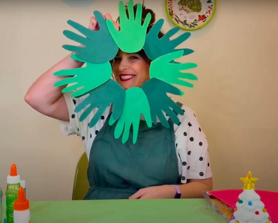 Watch today's episode for a great idea on a homemade Advent Wreath! 

stagesonthesound.com/advent-calenda…