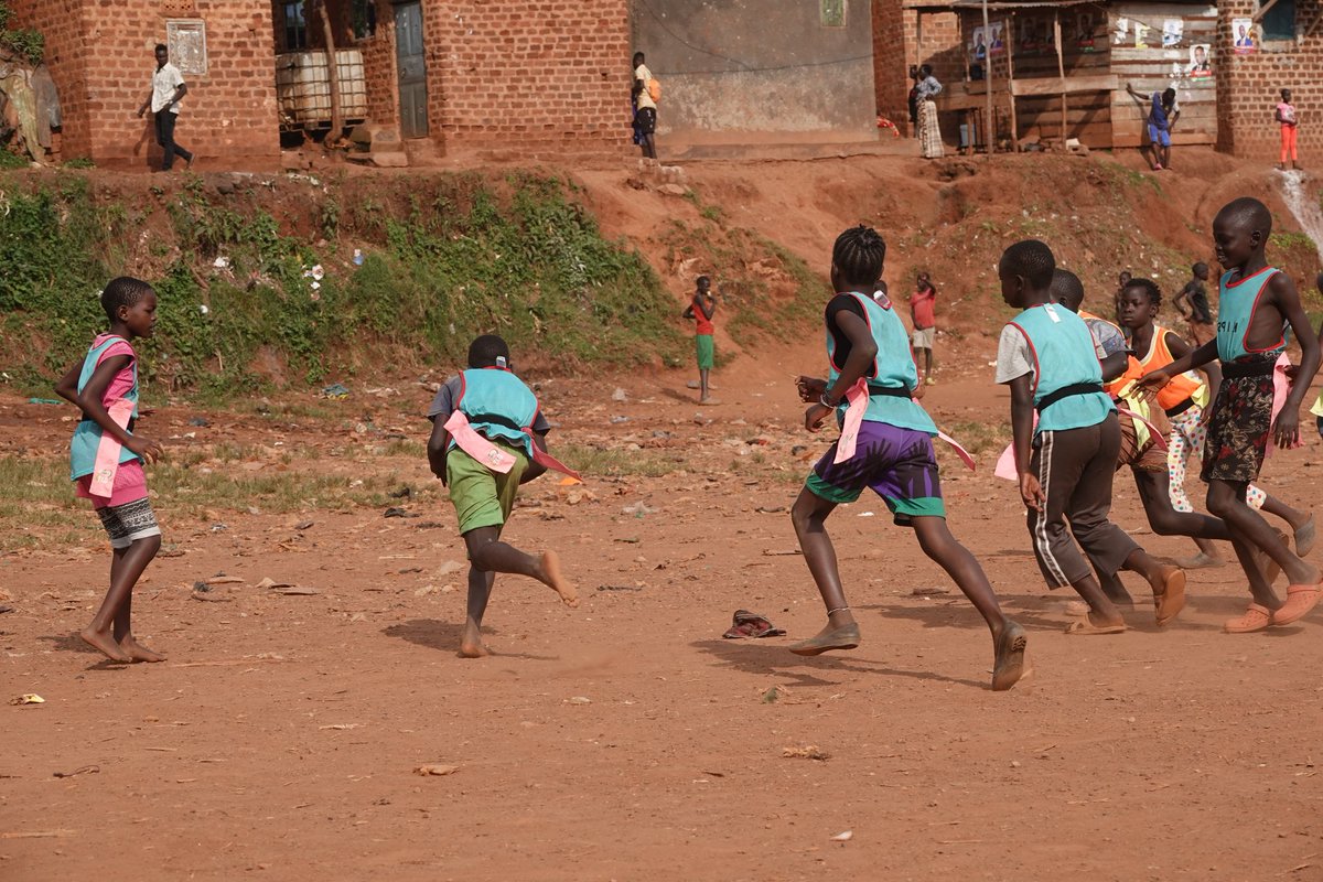 AQRugbyAcademy's tweet photo. #AQRA U11 enjoying tag rugby.
Bibs, balls, cones, tags & tag belts donated by @KenyanTitch & #SpringBoksTagRugby team.
📷 Morriz Ochan
#Talent
#Progress
#FutureChampions
#AcholiQuartersRugbyAcademy https://t.co/Kfo2vSKxar